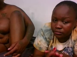 Most Recent Photo of pinkylips_ebony