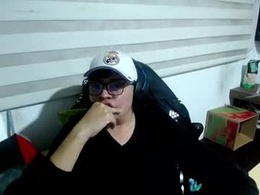 Most Recent Photo of powerfulzeus2