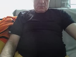 Most Recent Photo of pussyaddict444