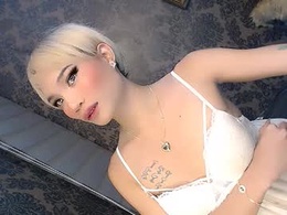 Most Recent Photo of red_linn