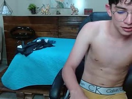 Most Recent Photo of santitwinkyy