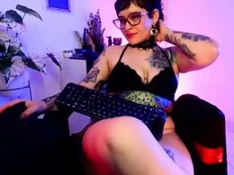 Most Recent Photo of sweet_stickyfeet