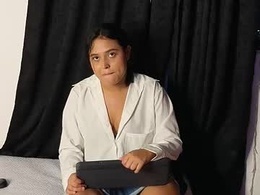 Most Recent Photo of sweet_xuee18