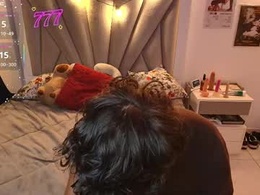 Most Recent Photo of velvetkai_nom