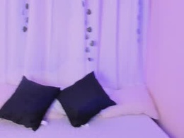 Most Recent Photo of velvetnoir__