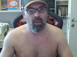 Most Recent Photo of womenizzeer