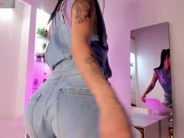 Most Recent Photo of zaily_zc