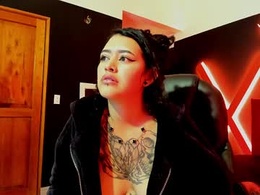 Most Recent Photo of zoe_lara_34